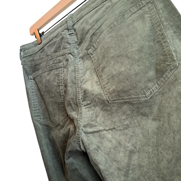 BNWOT Old Navy OG High Waisted Corduroy Straight Pants in Olive - Picture 7 of 8